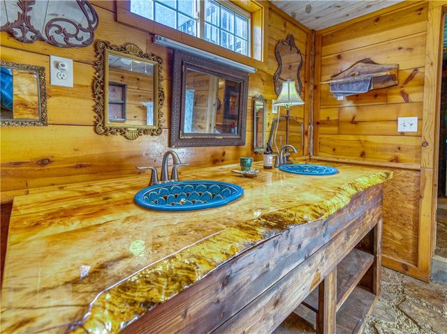 2306 NC Road 8050, Jasper, AR 72641