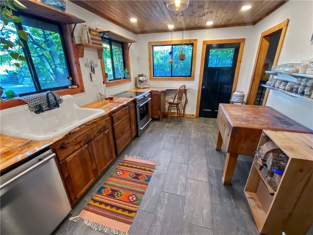 2306 NC Road 8050, Jasper, AR 72641