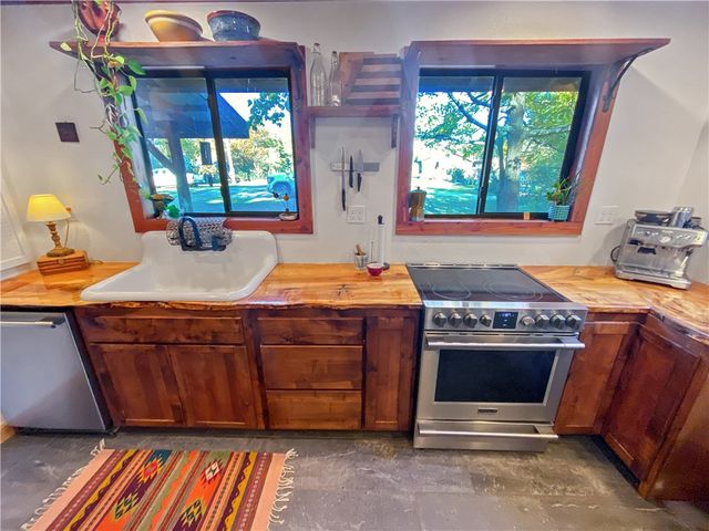 2306 NC Road 8050, Jasper, AR 72641