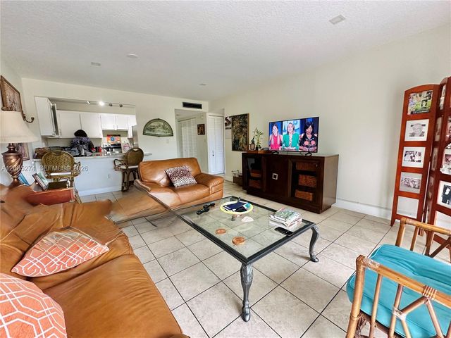 9301 SW 92nd Avenue A407, Miami, FL 33176