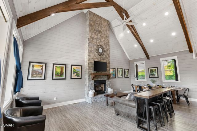 828 Beanstalk Road, Gatlinburg, TN 37738