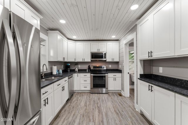 828 Beanstalk Road, Gatlinburg, TN 37738
