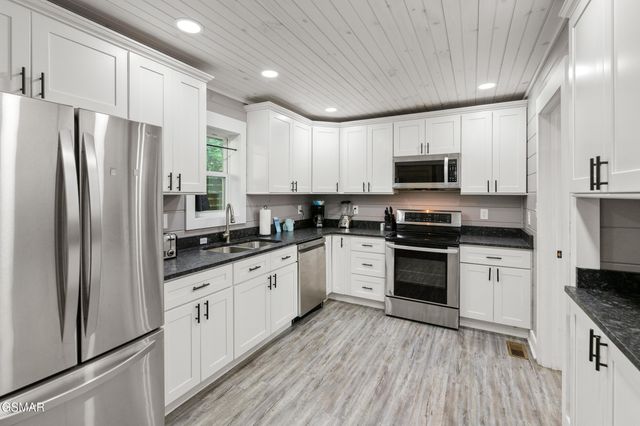 828 Beanstalk Road, Gatlinburg, TN 37738