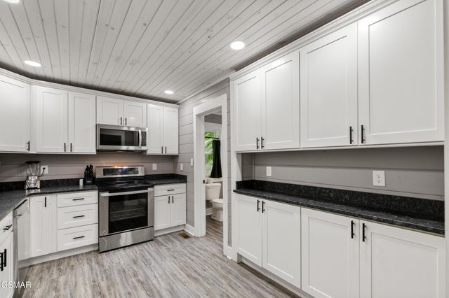 828 Beanstalk Road, Gatlinburg, TN 37738