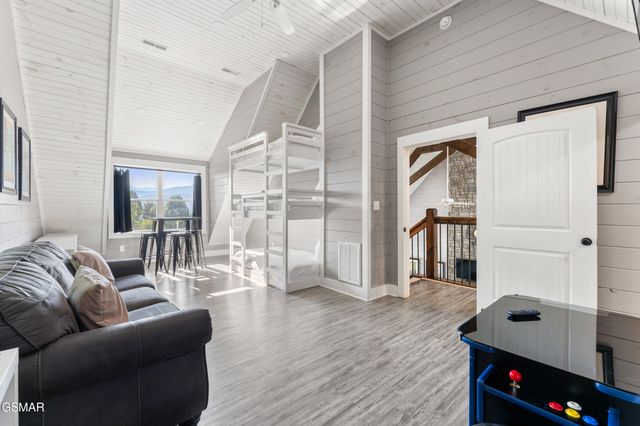 828 Beanstalk Road, Gatlinburg, TN 37738