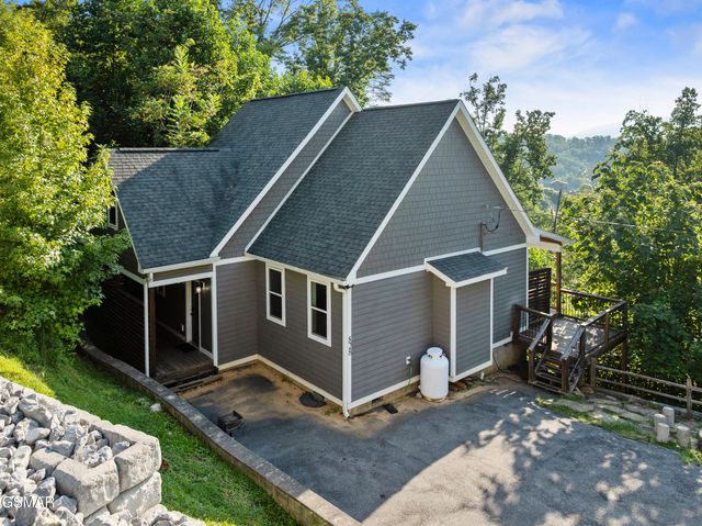 828 Beanstalk Road, Gatlinburg, TN 37738