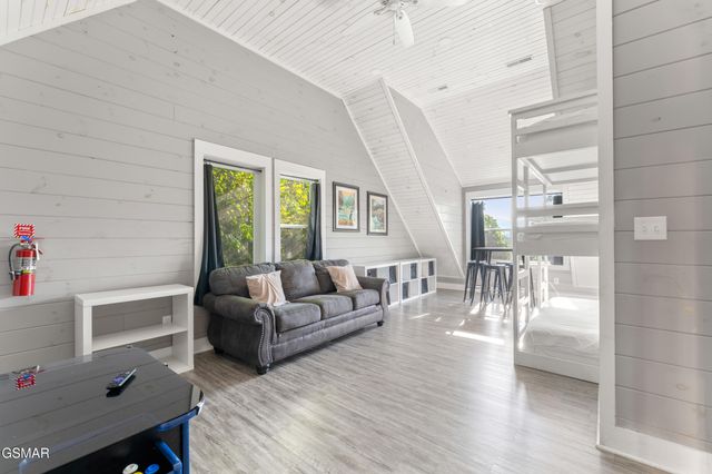 828 Beanstalk Road, Gatlinburg, TN 37738