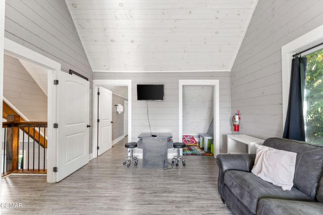 828 Beanstalk Road, Gatlinburg, TN 37738