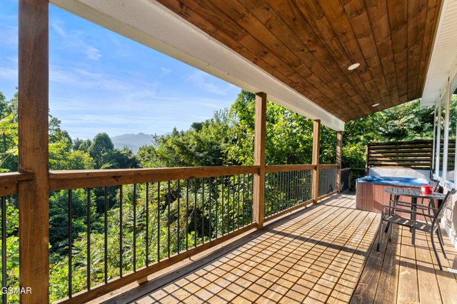 828 Beanstalk Road, Gatlinburg, TN 37738