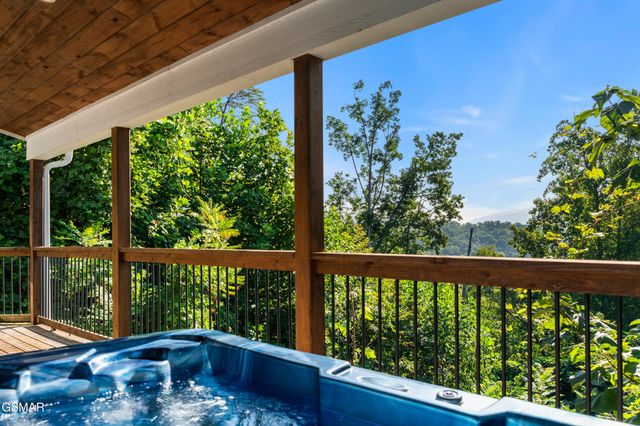 828 Beanstalk Road, Gatlinburg, TN 37738