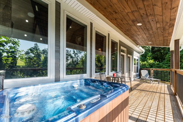 828 Beanstalk Road, Gatlinburg, TN 37738