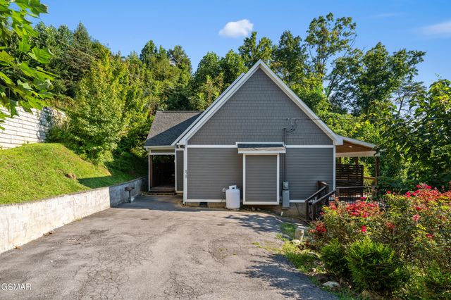 828 Beanstalk Road, Gatlinburg, TN 37738