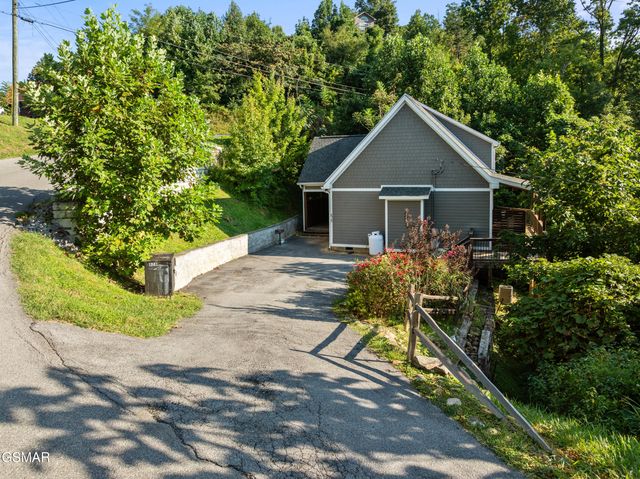 828 Beanstalk Road, Gatlinburg, TN 37738