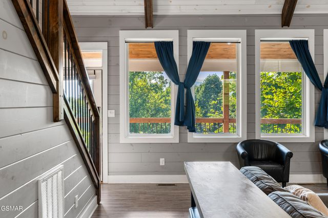 828 Beanstalk Road, Gatlinburg, TN 37738