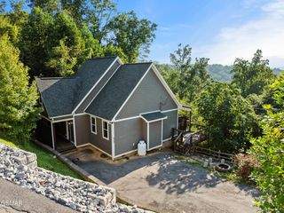 828 Beanstalk Road, Gatlinburg, TN 37738