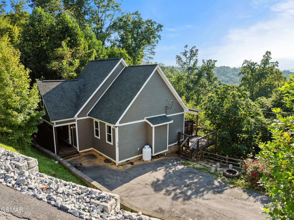 828 Beanstalk Road, Gatlinburg, TN 37738