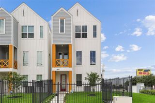 3905 Pinemont Drive G, Houston, TX 77018