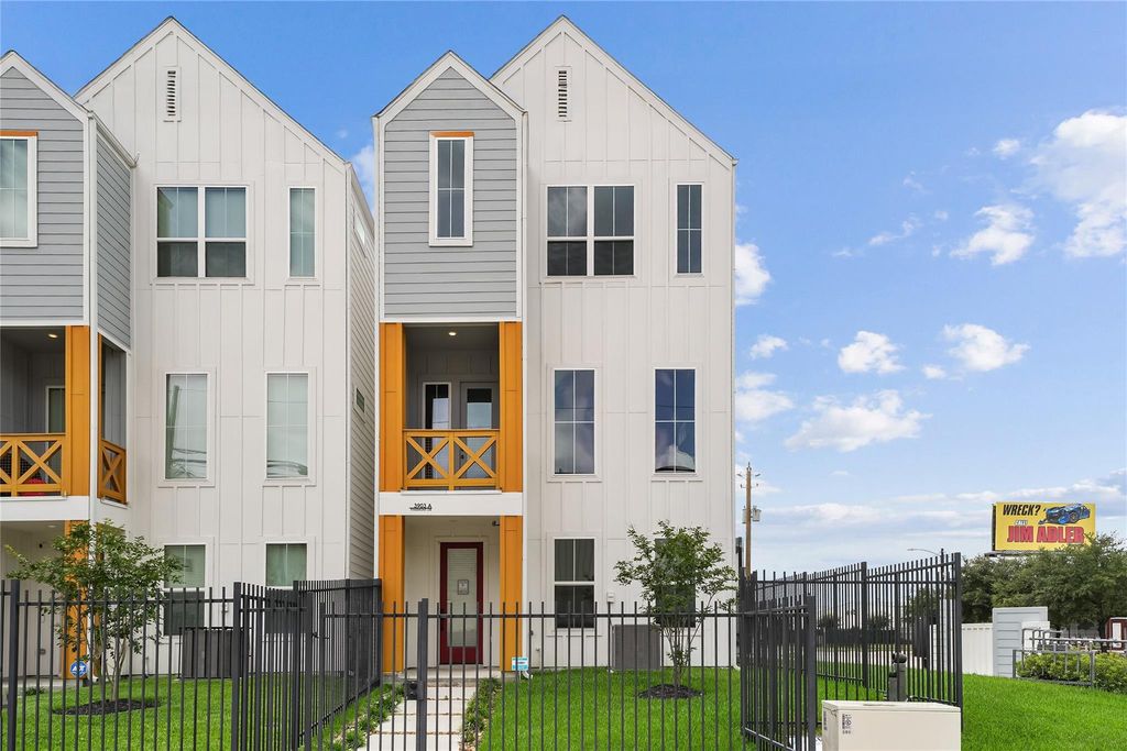 3905 Pinemont Drive G, Houston, TX 77018