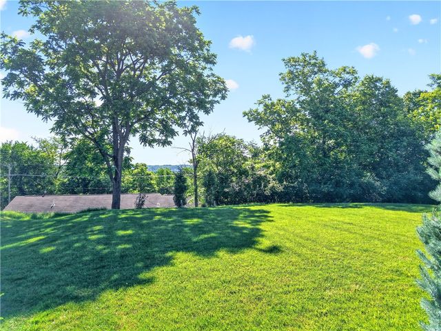 202 Indian Ridge Ln, North Strabane, PA 15317
