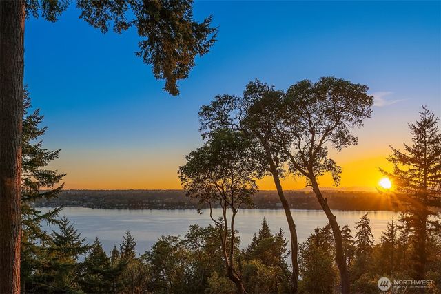 7515 SE 76th Street, Seattle, WA 98040