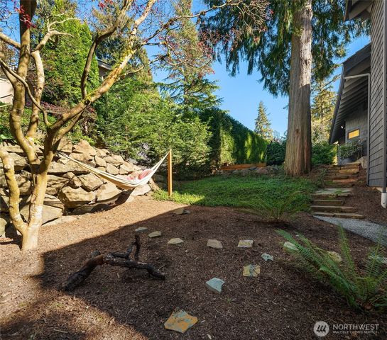 7515 SE 76th Street, Seattle, WA 98040