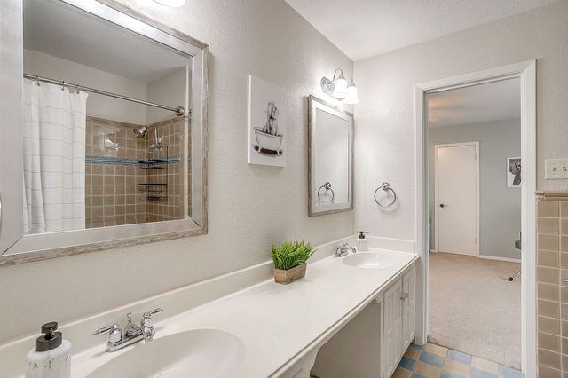 3928 Stonehenge Road, Fort Worth, TX 76109