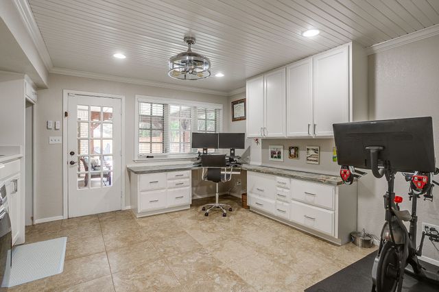 3928 Stonehenge Road, Fort Worth, TX 76109