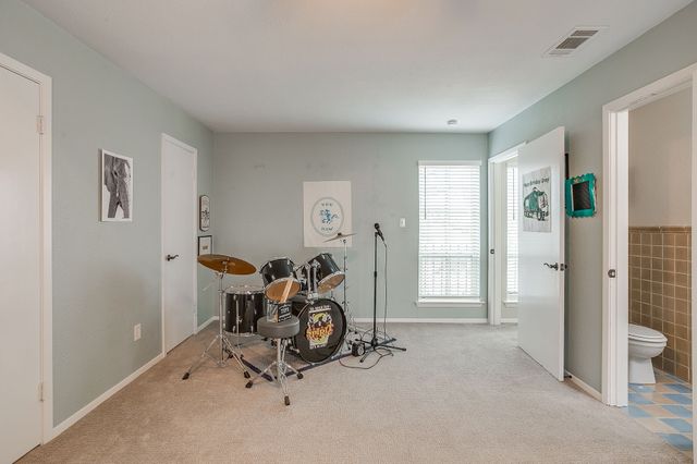 3928 Stonehenge Road, Fort Worth, TX 76109