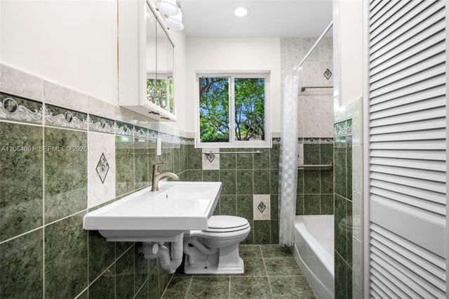 6200 Pine Ter, Plantation, FL 33317