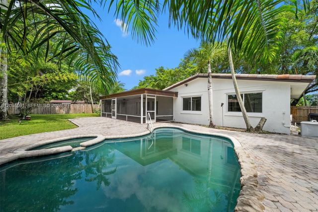 6200 Pine Ter, Plantation, FL 33317