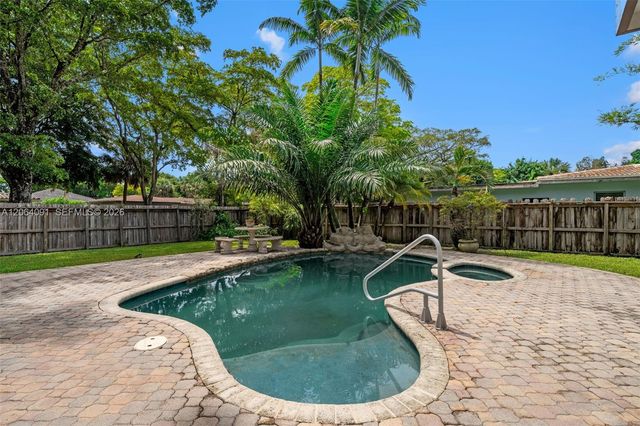 6200 Pine Ter, Plantation, FL 33317