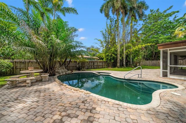 6200 Pine Ter, Plantation, FL 33317