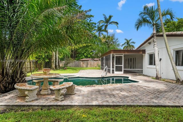 6200 Pine Ter, Plantation, FL 33317