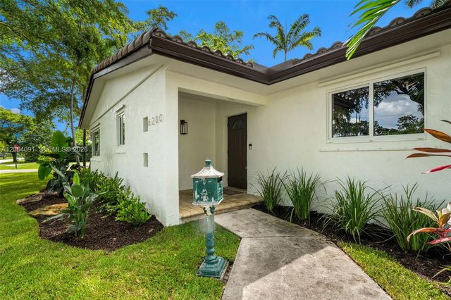 6200 Pine Ter, Plantation, FL 33317