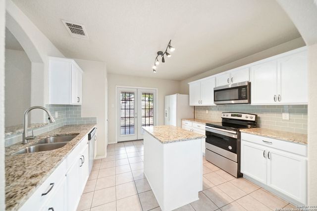 8230 GRISSOM CIR, San Antonio, TX 78251