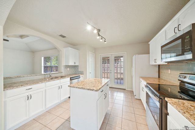 8230 GRISSOM CIR, San Antonio, TX 78251