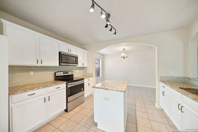 8230 GRISSOM CIR, San Antonio, TX 78251