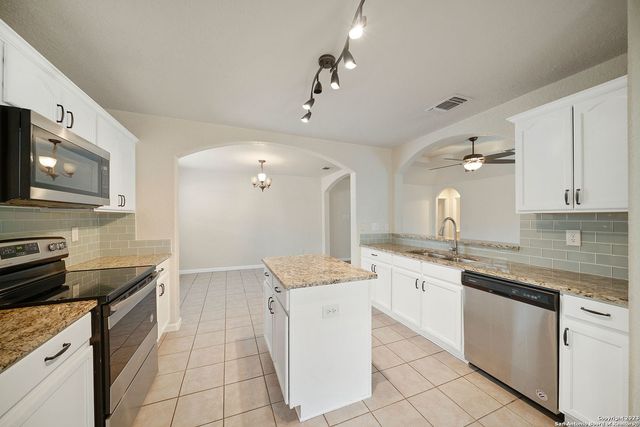 8230 GRISSOM CIR, San Antonio, TX 78251