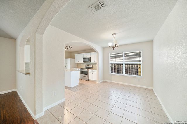 8230 GRISSOM CIR, San Antonio, TX 78251