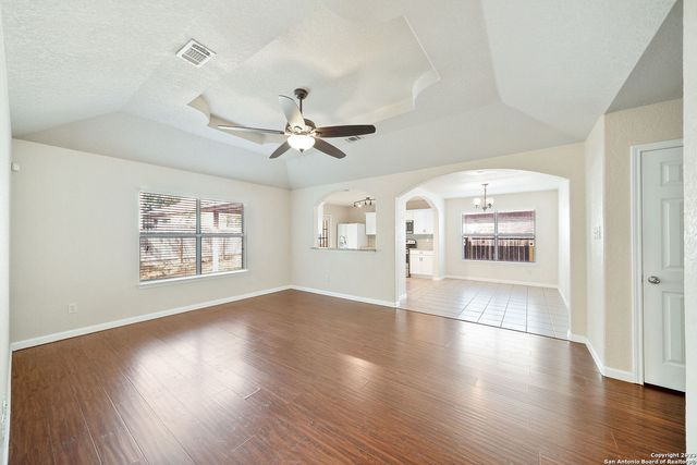 8230 GRISSOM CIR, San Antonio, TX 78251