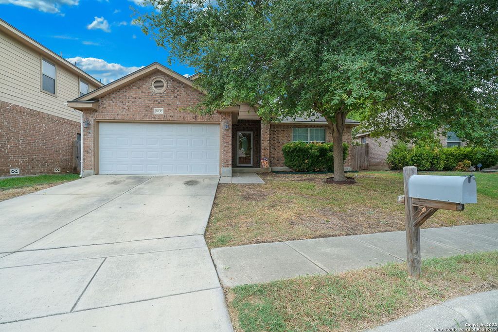8230 GRISSOM CIR, San Antonio, TX 78251