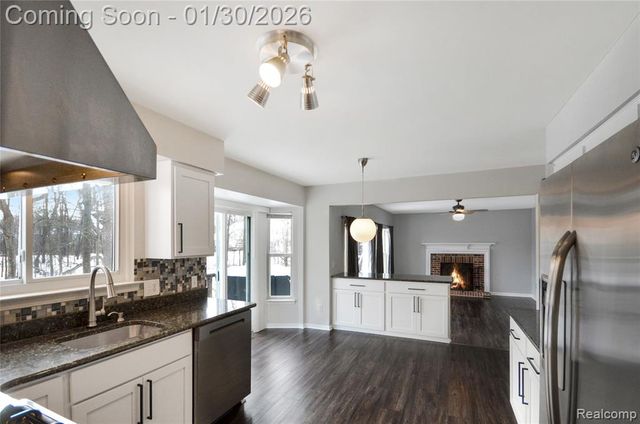 1041 Walloon Court, Lake Orion, MI 48360