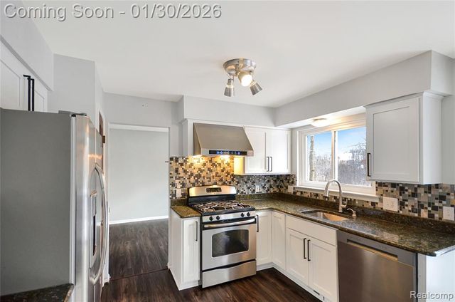 1041 Walloon Court, Lake Orion, MI 48360