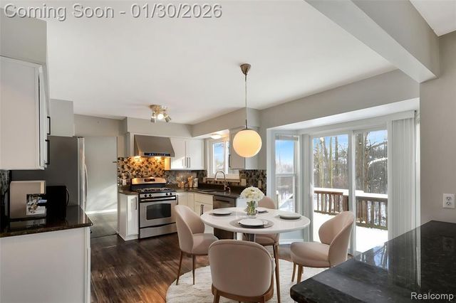 1041 Walloon Court, Lake Orion, MI 48360