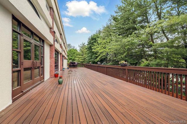 18 Huntington Circle, Peekskill, NY 10566