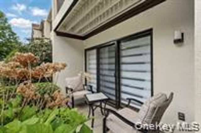 18 Huntington Circle, Peekskill, NY 10566