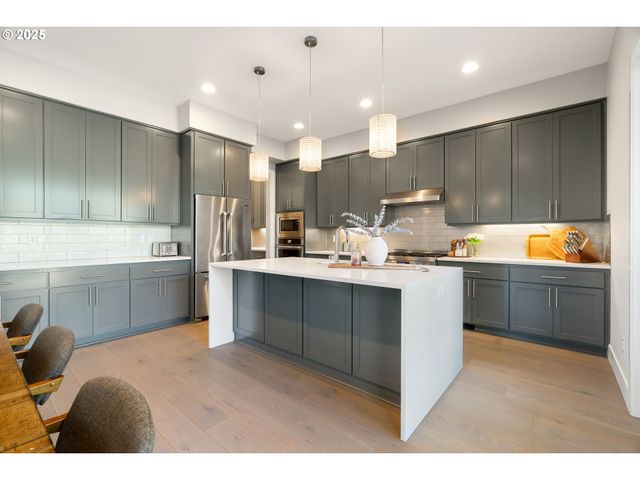 10805 Nw CORNELL Rd, Portland, OR 97229