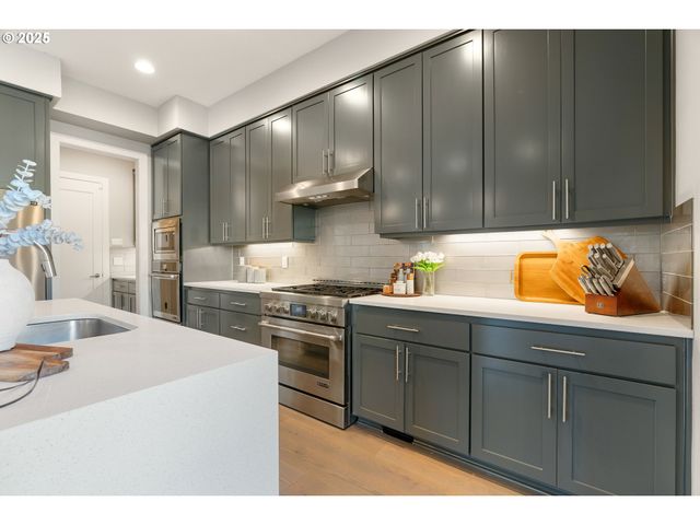 10805 Nw CORNELL Rd, Portland, OR 97229