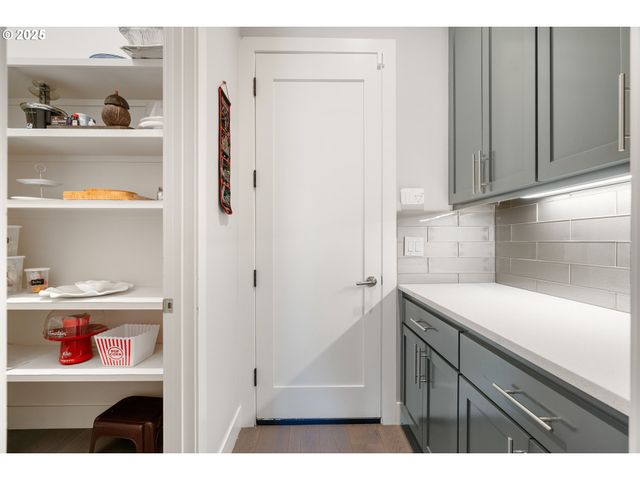 10805 Nw CORNELL Rd, Portland, OR 97229