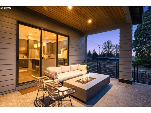 10805 Nw CORNELL Rd, Portland, OR 97229